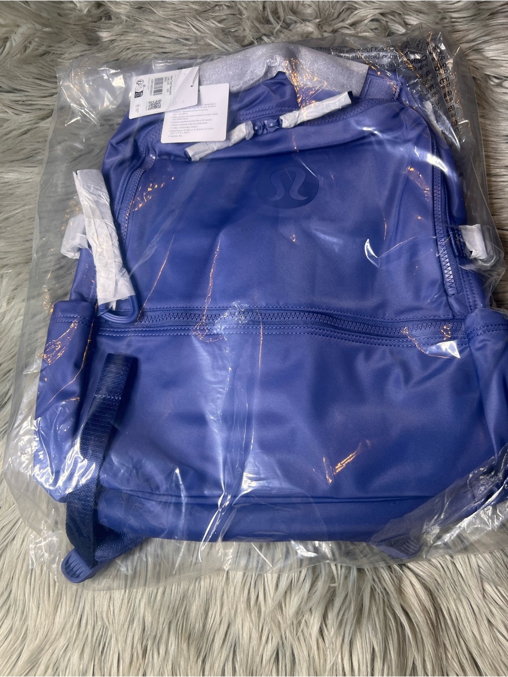 NWT lululemon new crew backpack - Picture 2 of 6